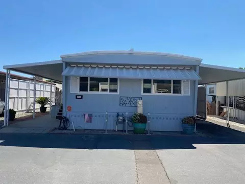 1724 Minnewawa Ave #215, Clovis, CA 93612