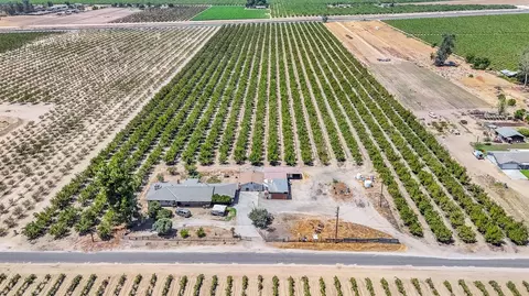 13335 S Willow Ave, Selma, CA 93662