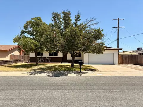 10153 Martin Rd, Hanford, CA 93230