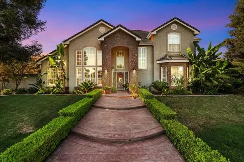 2400 Country Club Ln, Selma, CA 93662