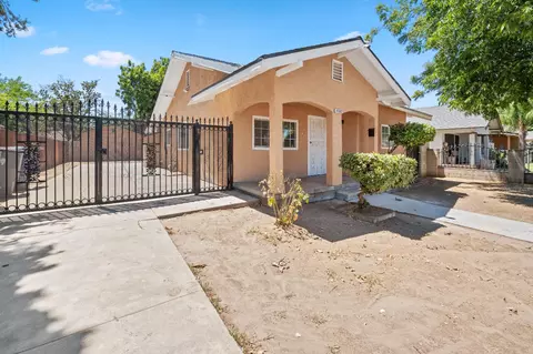 4582 Illinois Ave, Fresno, CA 93702