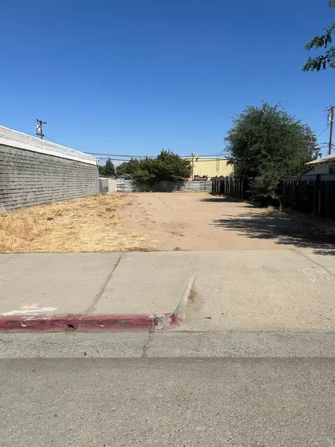 1220 N Abby St, Fresno, CA 93703