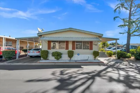 2706 W Ashlan Ave #323, Fresno, CA 93705