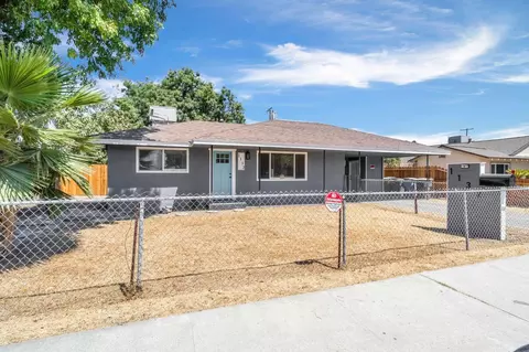 1132 W 7th St, Hanford, CA 93230