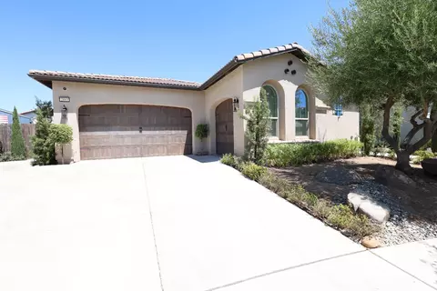 2883 Moody Ave, Clovis, CA 93619