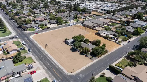890 N Whitney Ave, Dinuba, CA 93618