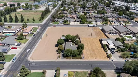 885 N Hayes Ave, Dinuba, CA 93618