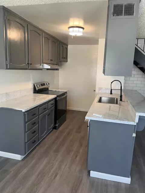 4989 N Holt Ave #101, Fresno, CA 93705