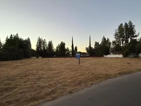 7439 N Sequoia Dr, Fresno, CA 93711