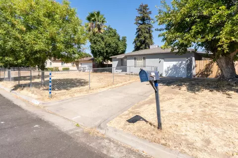 5677 E Buckingham Way, Fresno, CA 93727