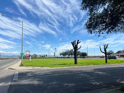 2770 El Monte, Dinuba, CA 93618