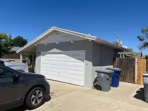 Exterior - 621 W Pat Dr W, Clovis, CA 93612 photo 2 of 4