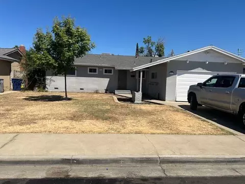 621 W Pat Dr W, Clovis, CA 93612