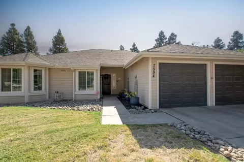 7594 N 8th St, Fresno, CA 93720