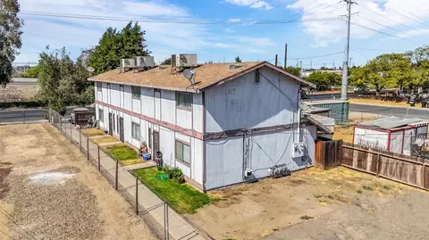 307 W 3rd St, Hanford, CA 93230