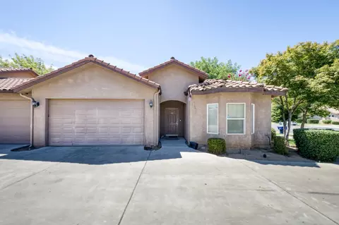 4653 W Clinton Ave #101, Fresno, CA 93722
