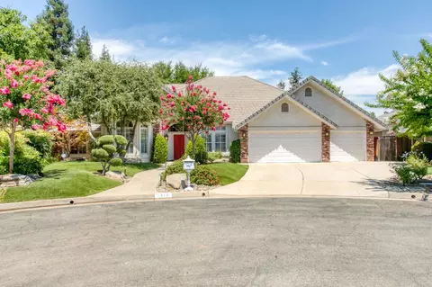 1418 E Sweetbriar Dr, Fresno, CA 93720