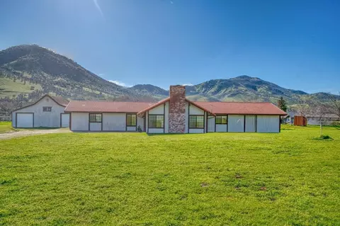 7167 Live Oak Dr, Sanger, CA 93657