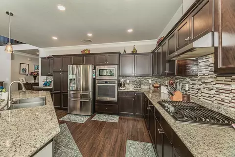 Kitchen - 986 Encino Ave, Clovis, CA 93619 photo 3 of 6