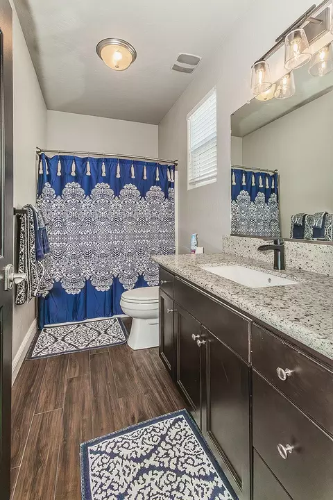 Bath - 986 Encino Ave, Clovis, CA 93619 photo 5 of 5