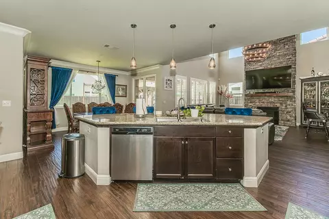 Kitchen - 986 Encino Ave, Clovis, CA 93619 photo 4 of 6