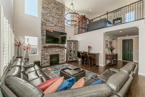 Living - 986 Encino Ave, Clovis, CA 93619 photo 4 of 6