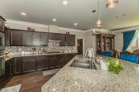 Kitchen - 986 Encino Ave, Clovis, CA 93619 photo 5 of 6