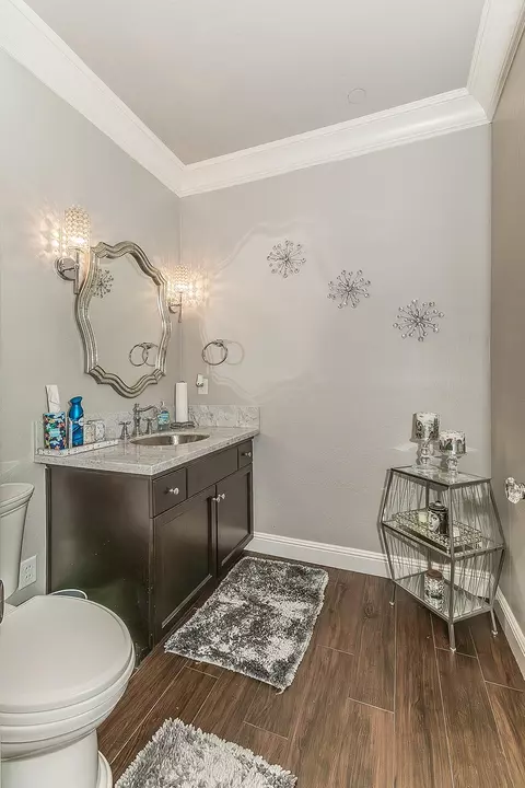 Bath - 986 Encino Ave, Clovis, CA 93619 photo 1 of 5