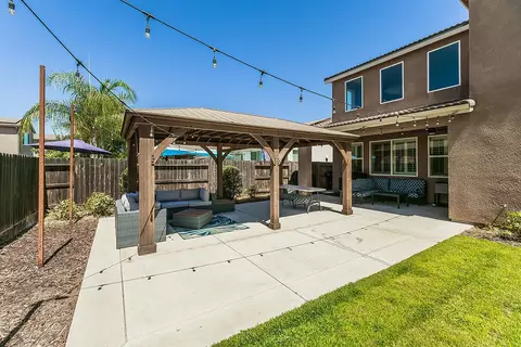 Exterior - 986 Encino Ave, Clovis, CA 93619 photo 3 of 8