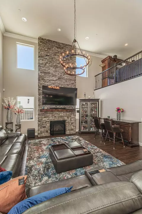 Living - 986 Encino Ave, Clovis, CA 93619 photo 3 of 6