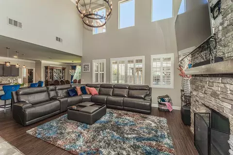 Living - 986 Encino Ave, Clovis, CA 93619 photo 5 of 6