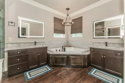Bath - 986 Encino Ave, Clovis, CA 93619 photo 2 of 5