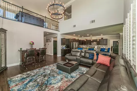 Living - 986 Encino Ave, Clovis, CA 93619 photo 6 of 6