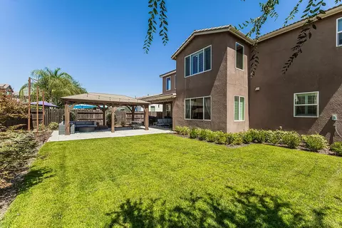 Exterior - 986 Encino Ave, Clovis, CA 93619 photo 7 of 8