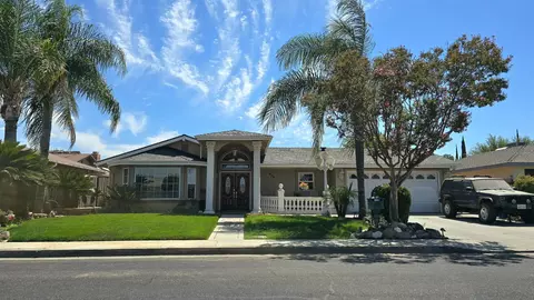 616 W Bloomingdale Ave, Dinuba, CA 93618