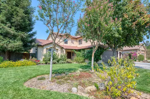 365 W Goshen Ave, Clovis, CA 93611