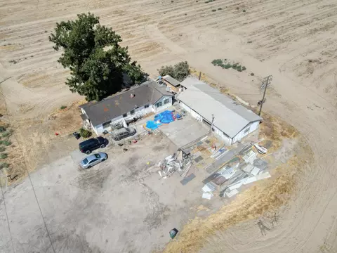 8168 E Floral Ave, Selma, CA 93662