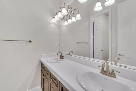 Bath - 3560 Bloomfield Ln, Clovis, CA 93619 photo 1 of 1