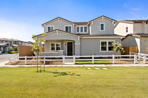 1107 Dana Ln W, Madera, CA 93636