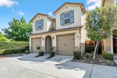 7116 N Refinement Dr, Fresno, CA 93711