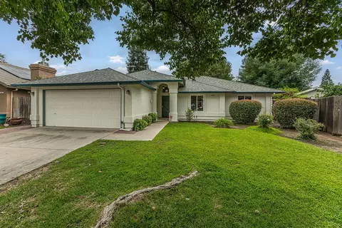 1442 Goshen Ave, Clovis, CA 93612
