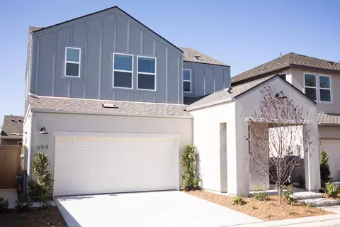694 Alexis Way, Madera, CA 93636