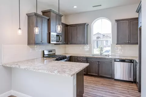 1192 Dandelion Ln, Madera, CA 93638