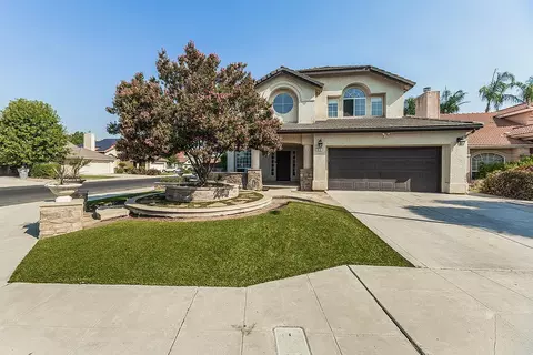 815 Robinson Ave, Clovis, CA 93612