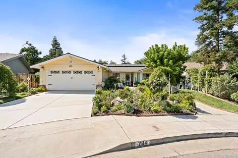284 Manila Ave, Clovis, CA 93612