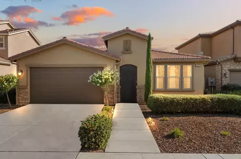 5989 W Turtle Bay Dr, Fresno, CA 93722