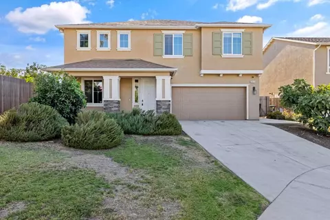 2015 N Hall Ct, Visalia, CA 93291