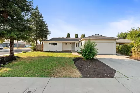 1598 Beverly Ave, Clovis, CA 93611