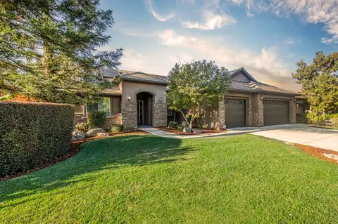 5905 W Oriole Ave, Visalia, CA 93291