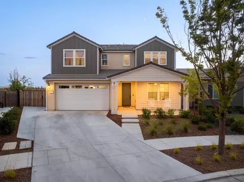 988 Horizon Dr, Madera, CA 93636